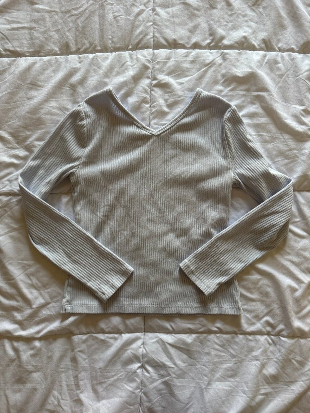 Girl's Old Navy V-Neck Longsleeve Ribbed Tee in Light Blue, Size 8(M) Youth - Picture 4 of 4